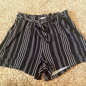 💰Plus size cotton dress short with tie waist. Black and white stripe